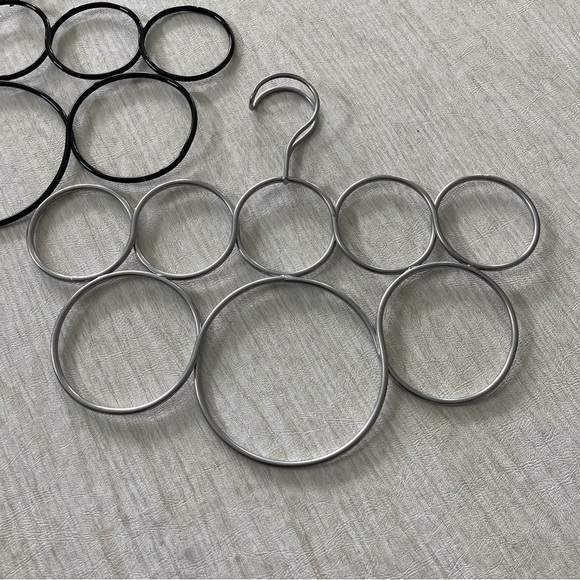 I design Classico no snag scarf hangers from the container store - Picture 2 of 4